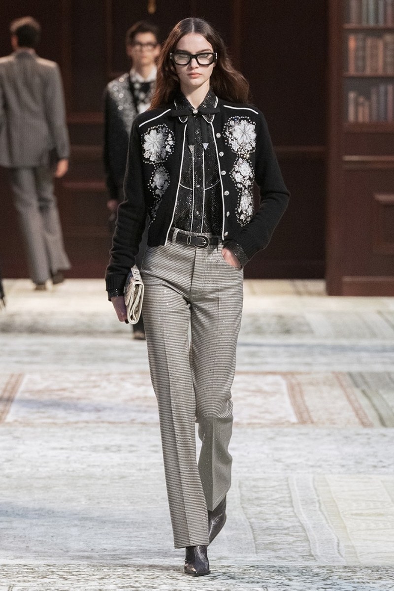 Amiri nos da contracultura setentera, pero lujosa, con fw26