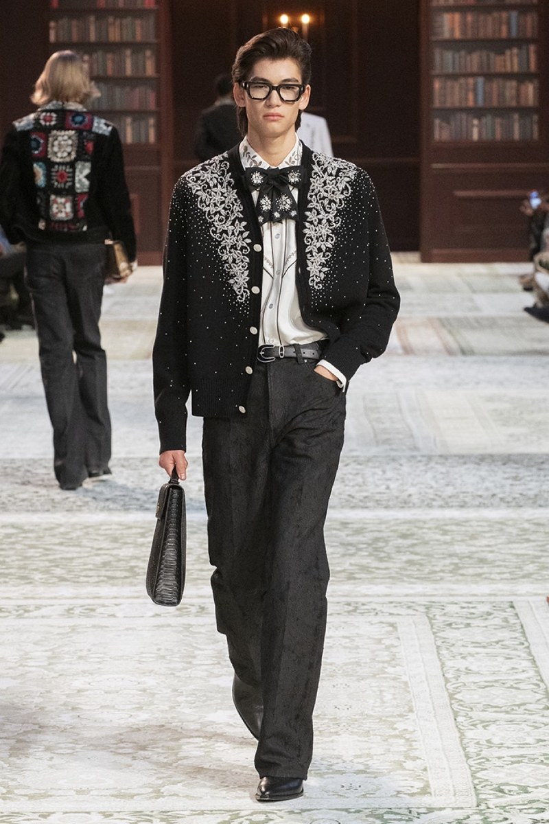 Amiri nos da contracultura setentera, pero lujosa, con fw26