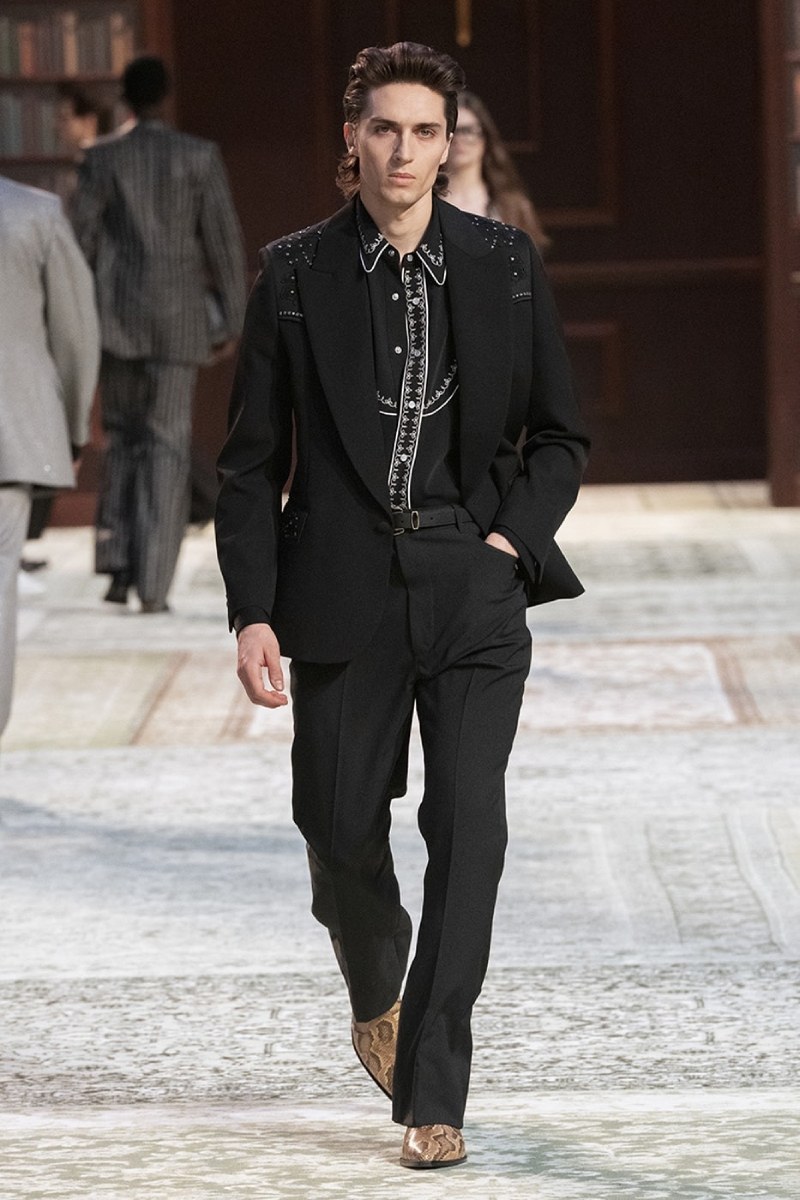 Amiri nos da contracultura setentera, pero lujosa, con fw26