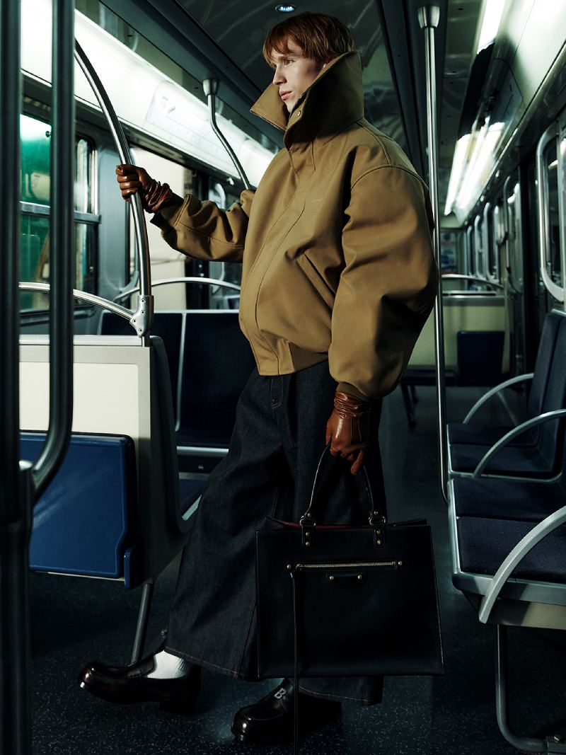 Balenciaga se empeña en traer de vuelta el athleisure