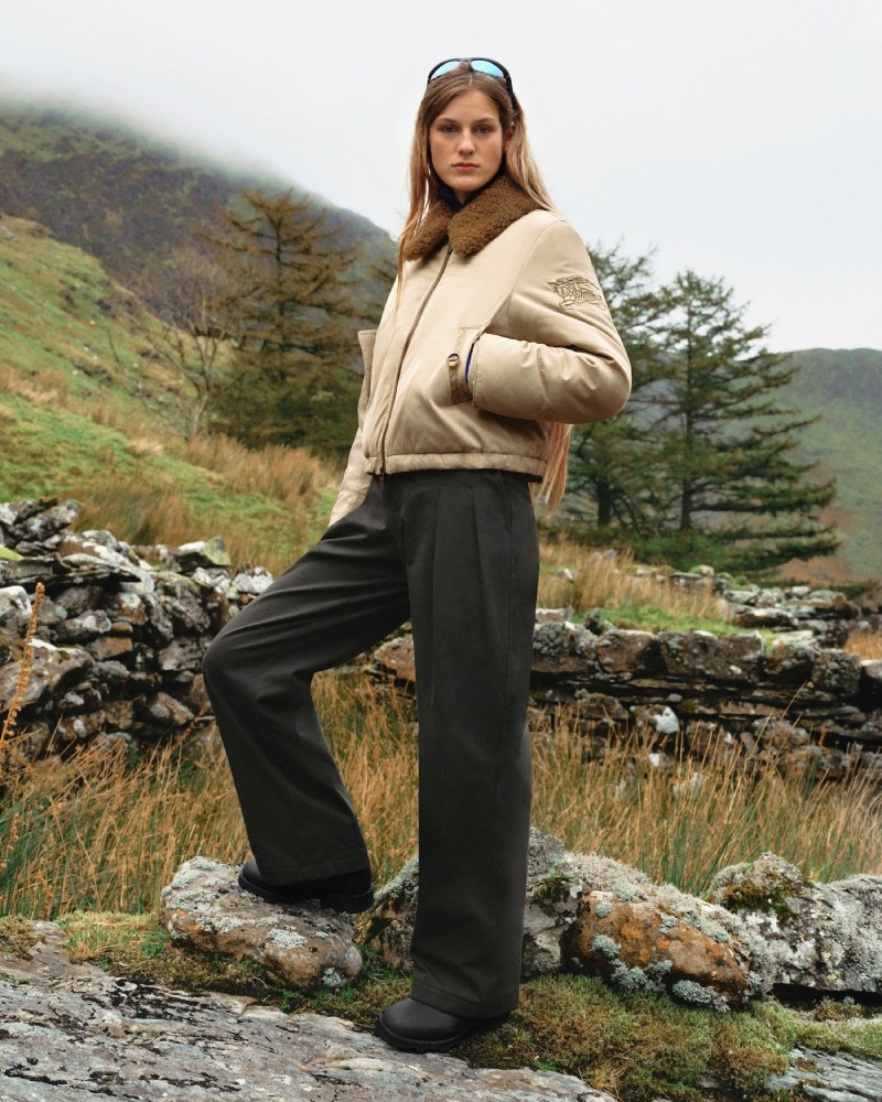 Burberry celebra a la gabardina como pilar de innovación