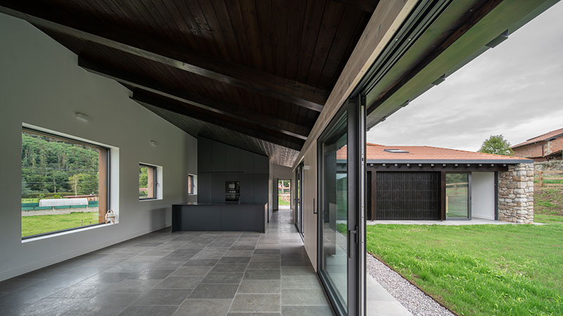 Héctor Navarro firma Casa Reversa, una vivienda de 2 caras