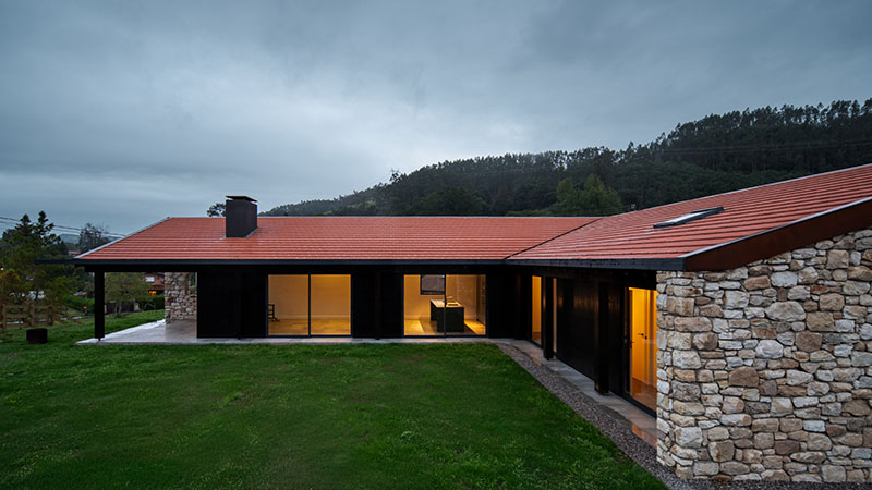 Héctor Navarro firma Casa Reversa, una vivienda de 2 caras