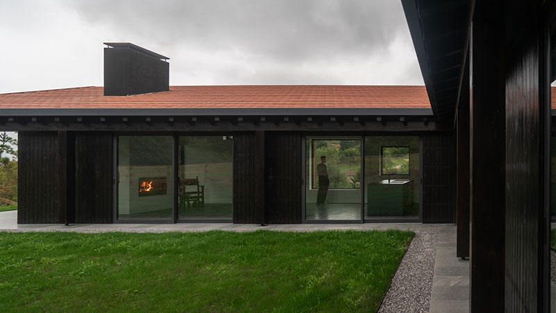 Héctor Navarro firma Casa Reversa, una vivienda de 2 caras