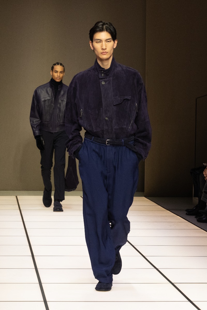 Giorgio Armani fw26: la elegancia discreta con terciopelo