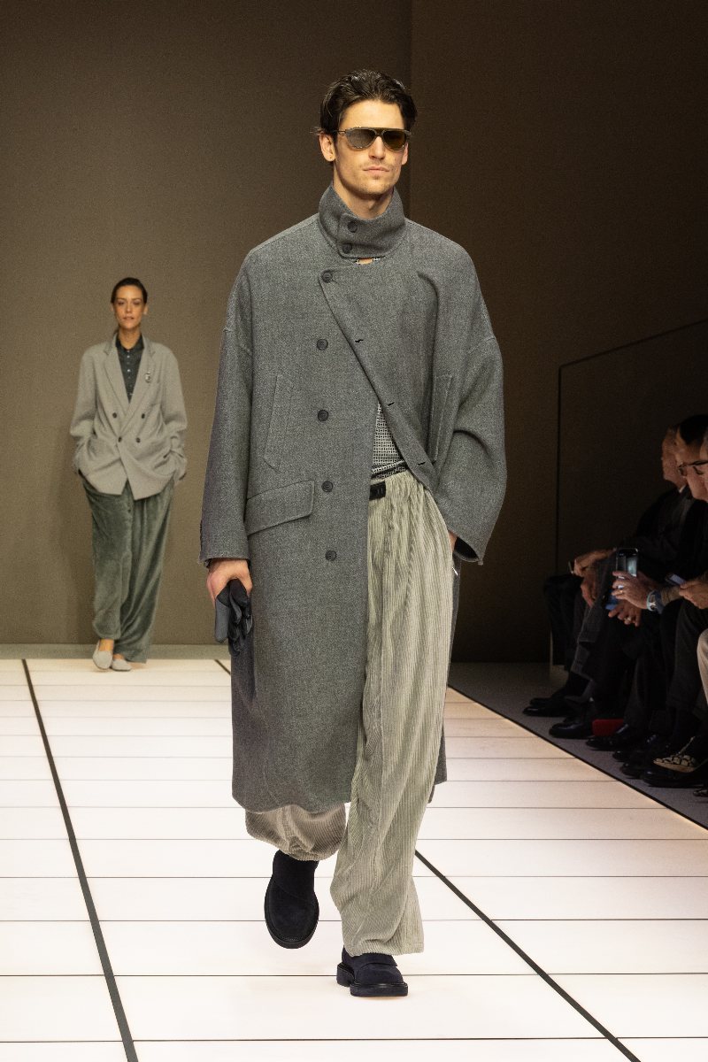 Giorgio Armani fw26: la elegancia discreta con terciopelo