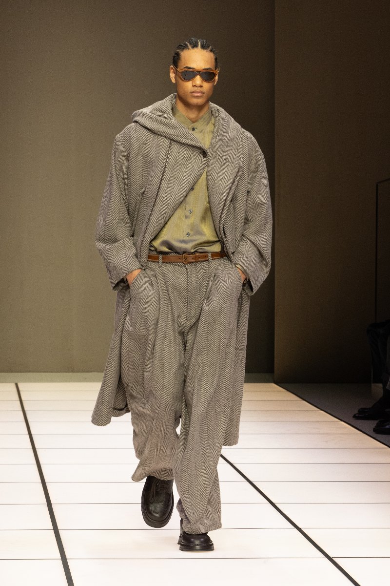 Giorgio Armani fw26: la elegancia discreta con terciopelo