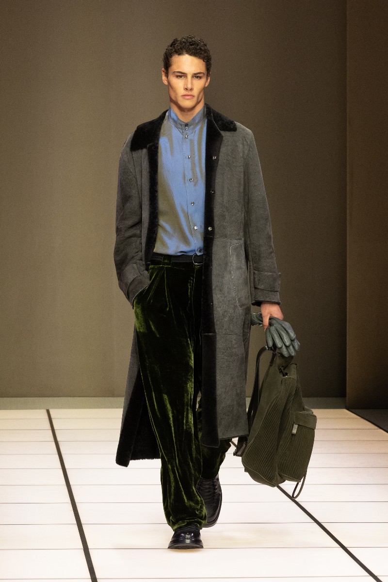 Giorgio Armani fw26: la elegancia discreta con terciopelo