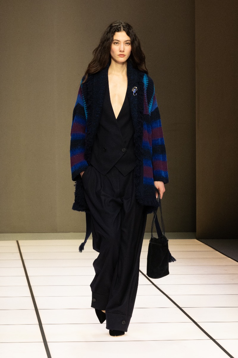 Giorgio Armani fw26: la elegancia discreta con terciopelo