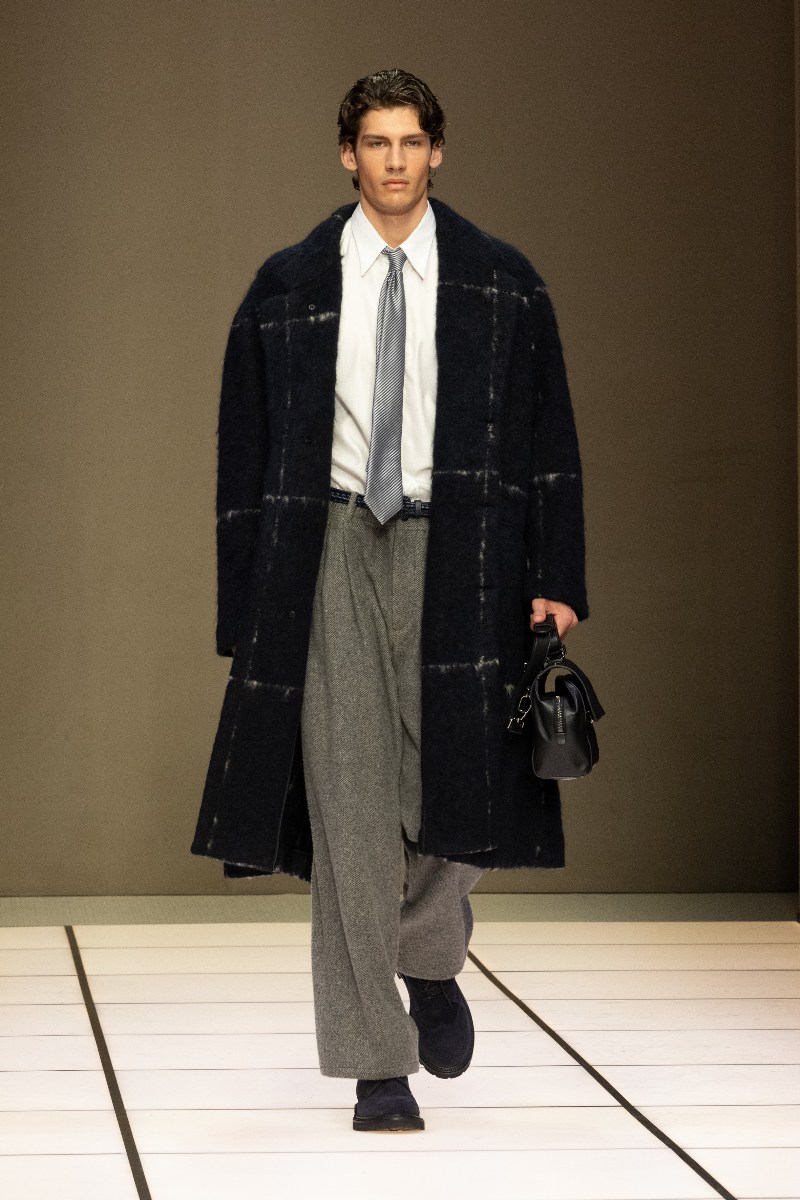 Giorgio Armani fw26: la elegancia discreta con terciopelo