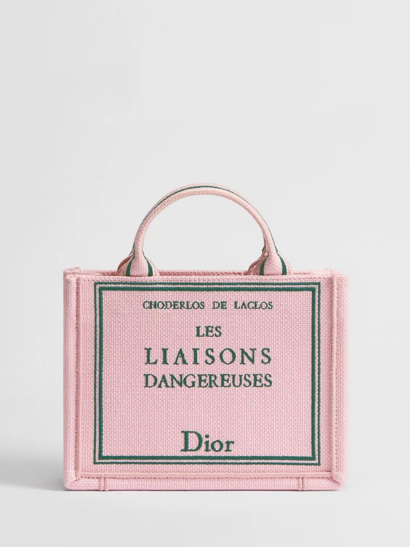 Anderson celebra la litaratura a través de los iconos Dior