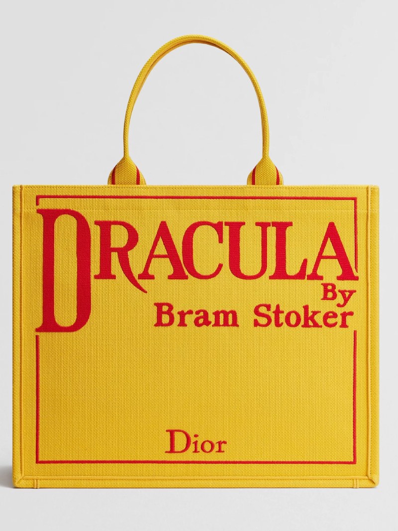 Anderson celebra la litaratura a través de los iconos Dior