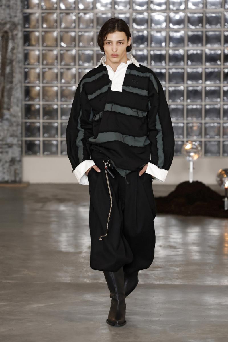 Domenico Orefice madura su high street oscuro con Lumen