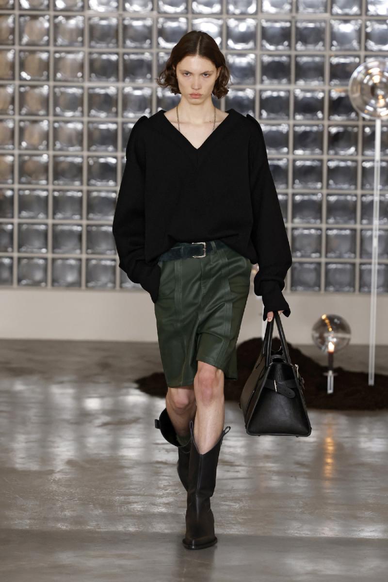 Domenico Orefice madura su high street oscuro con Lumen