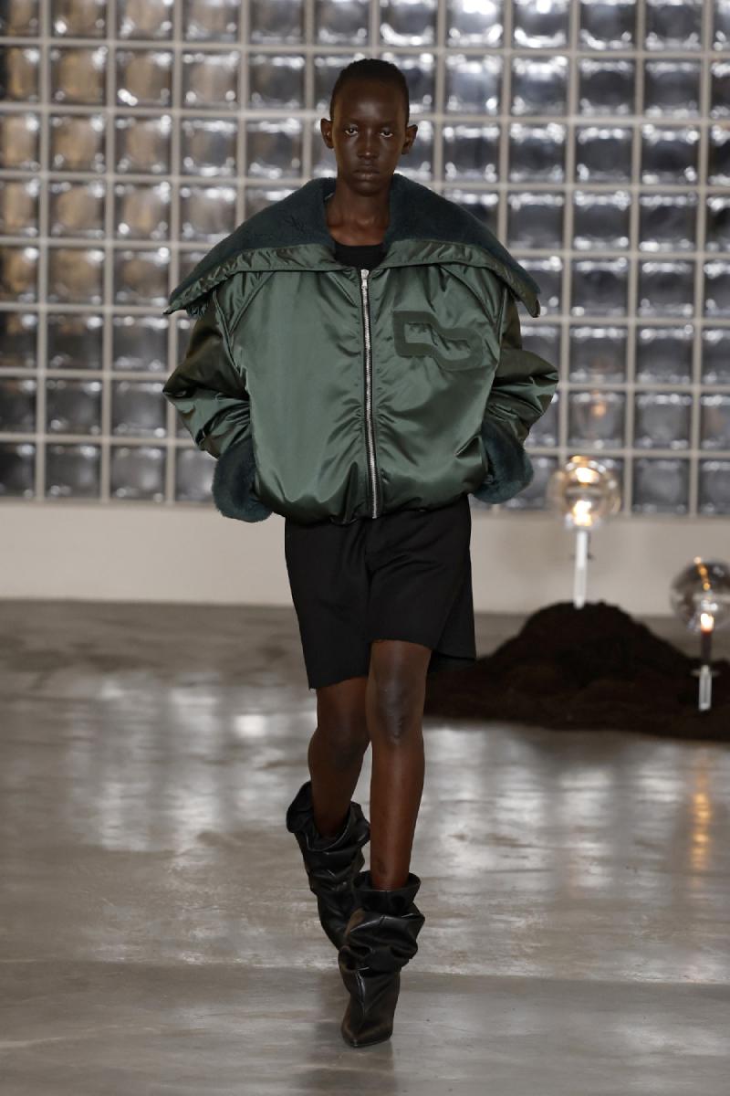 Domenico Orefice madura su high street oscuro con Lumen