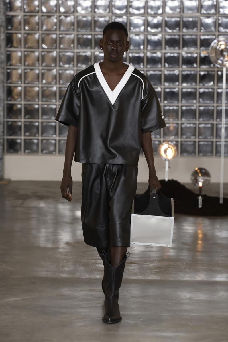 Domenico Orefice madura su high street oscuro con Lumen