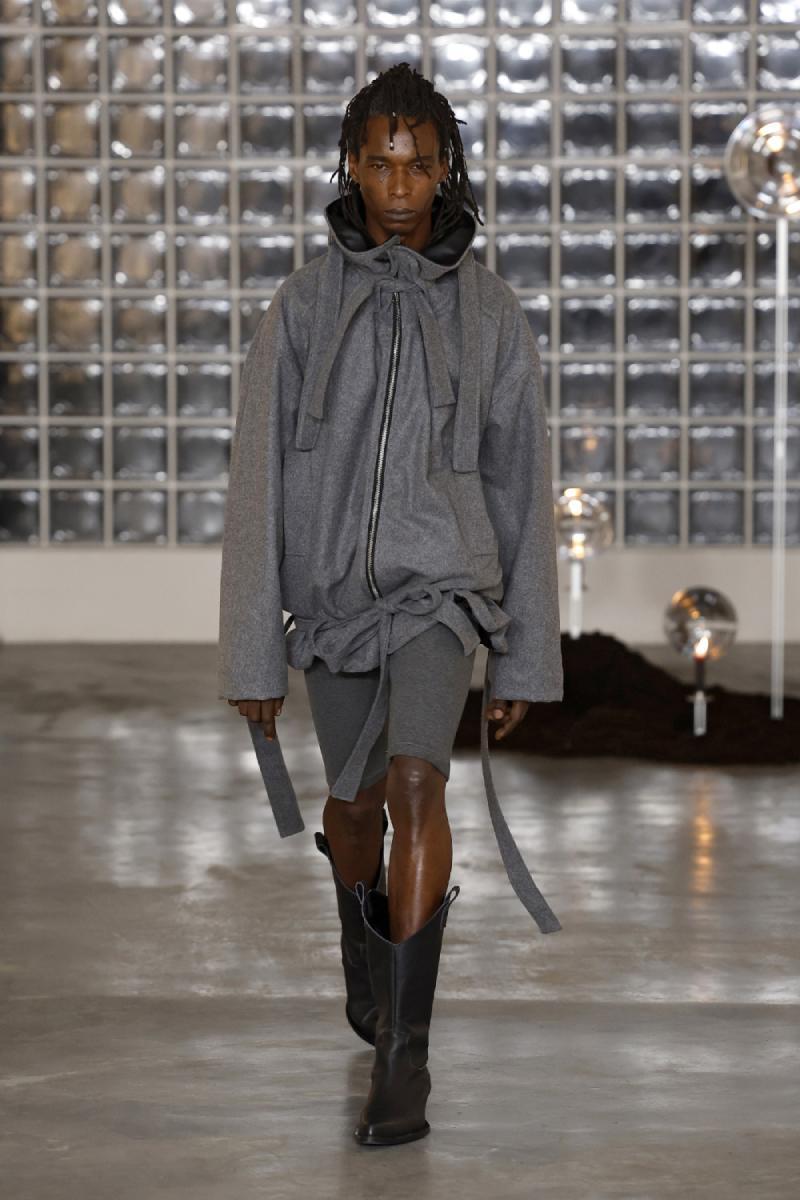 Domenico Orefice madura su high street oscuro con Lumen