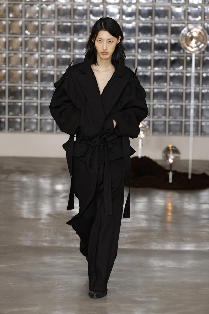 Domenico Orefice madura su high street oscuro con Lumen