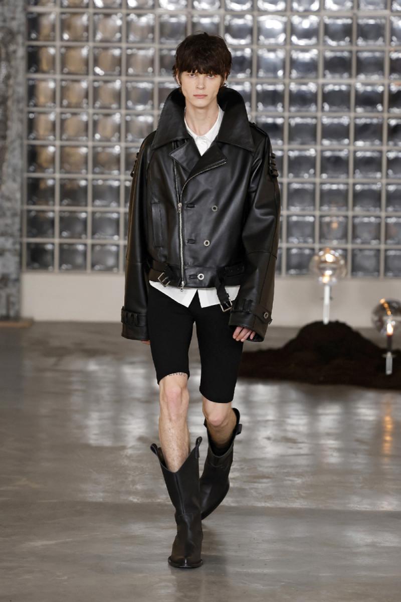 Domenico Orefice madura su high street oscuro con Lumen