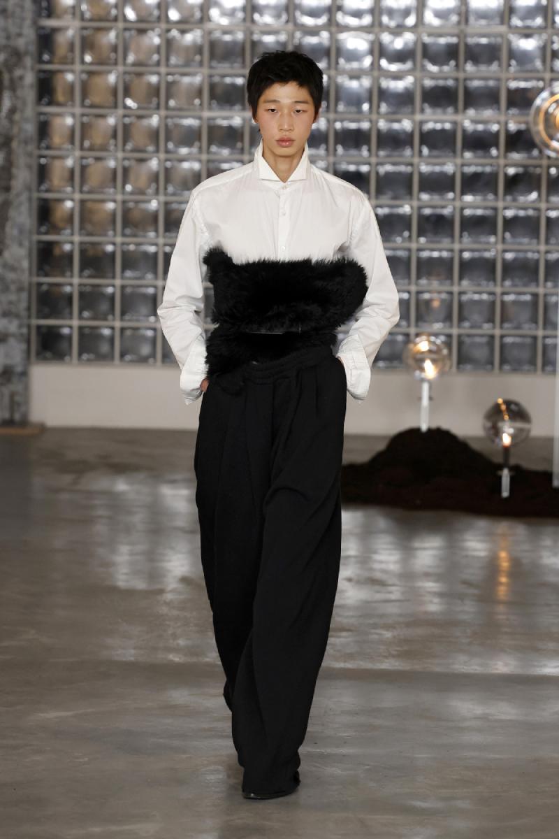 Domenico Orefice madura su high street oscuro con Lumen