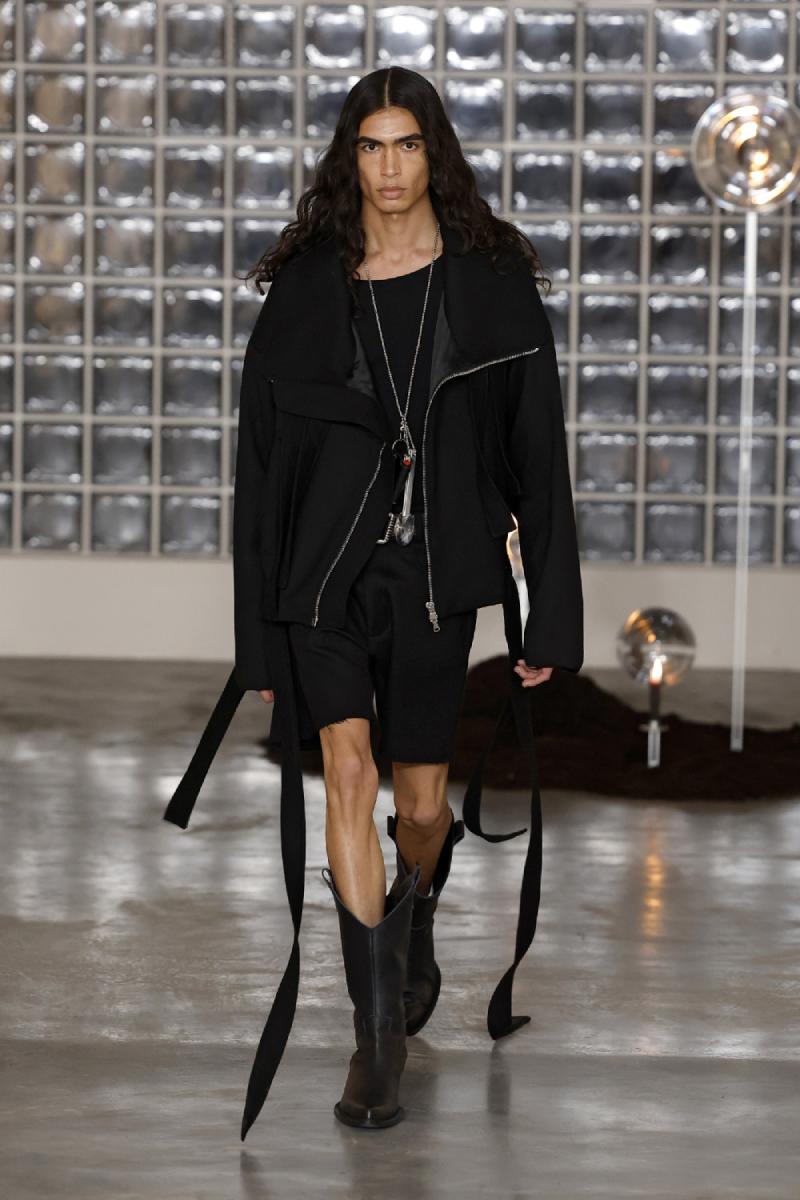 Domenico Orefice madura su high street oscuro con Lumen