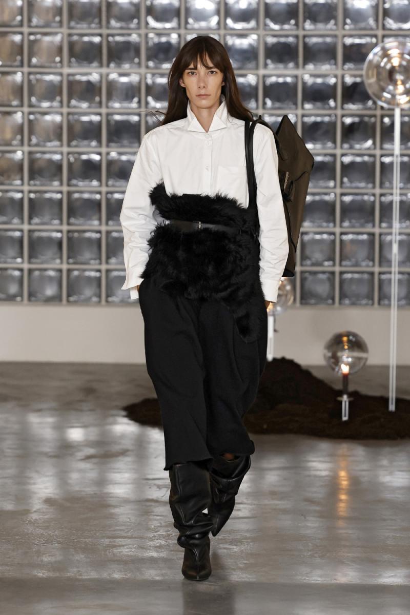 Domenico Orefice madura su high street oscuro con Lumen