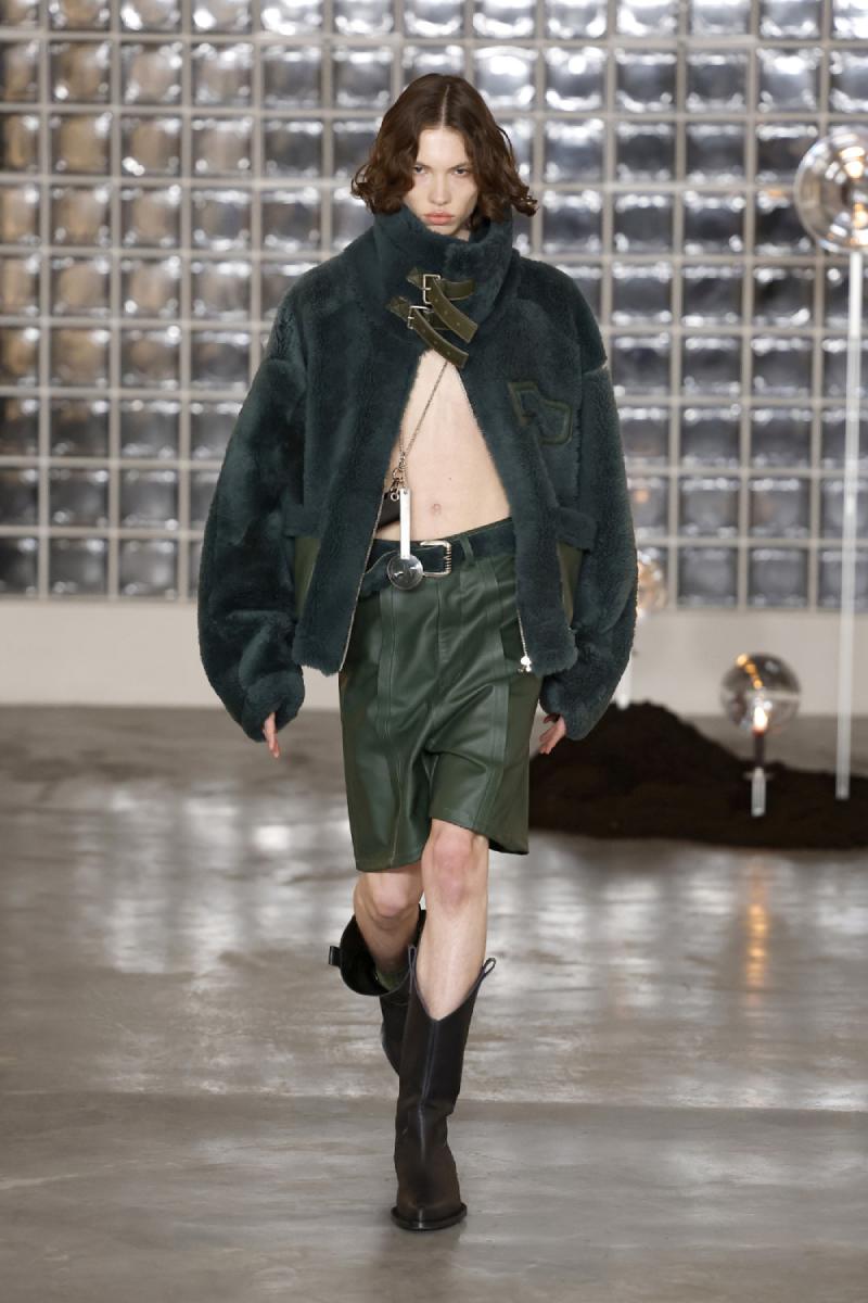 Domenico Orefice madura su high street oscuro con Lumen