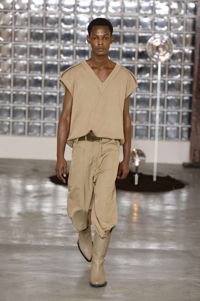 Domenico Orefice madura su high street oscuro con Lumen