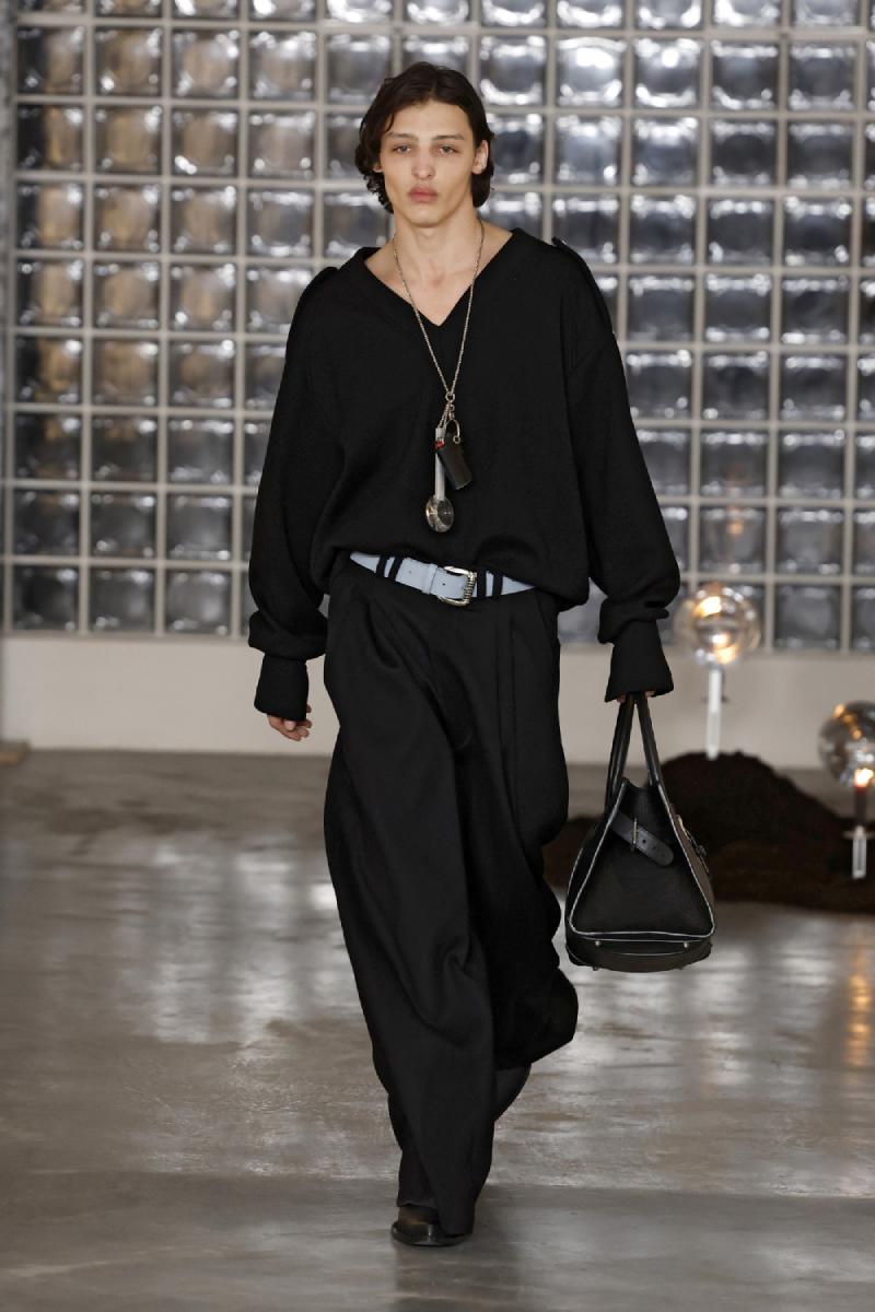 Domenico Orefice madura su high street oscuro con Lumen