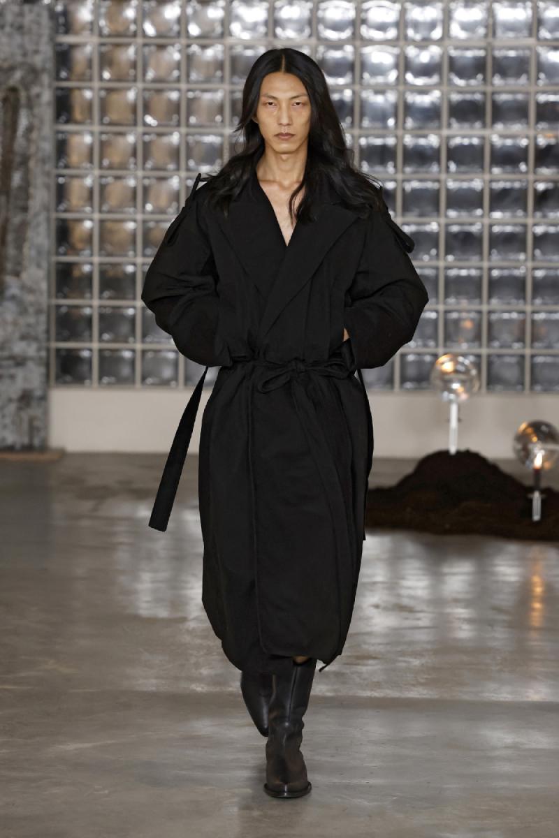 Domenico Orefice madura su high street oscuro con Lumen