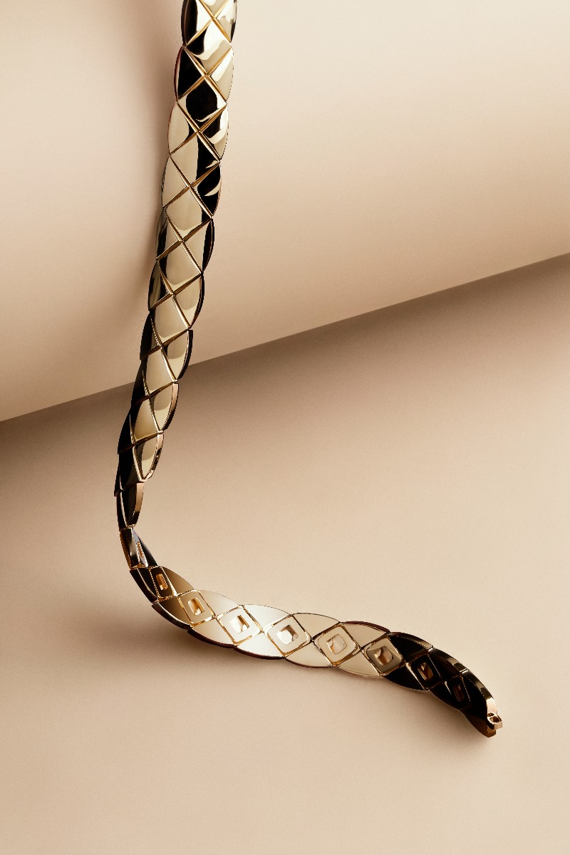 El folk-pop de Gracie Abrams llega a las joyas de Chanel