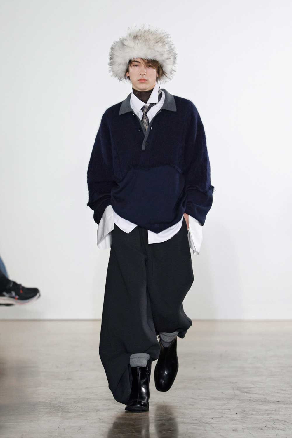 Feng Chen Wang fragmenta la sastrería masculina clásica