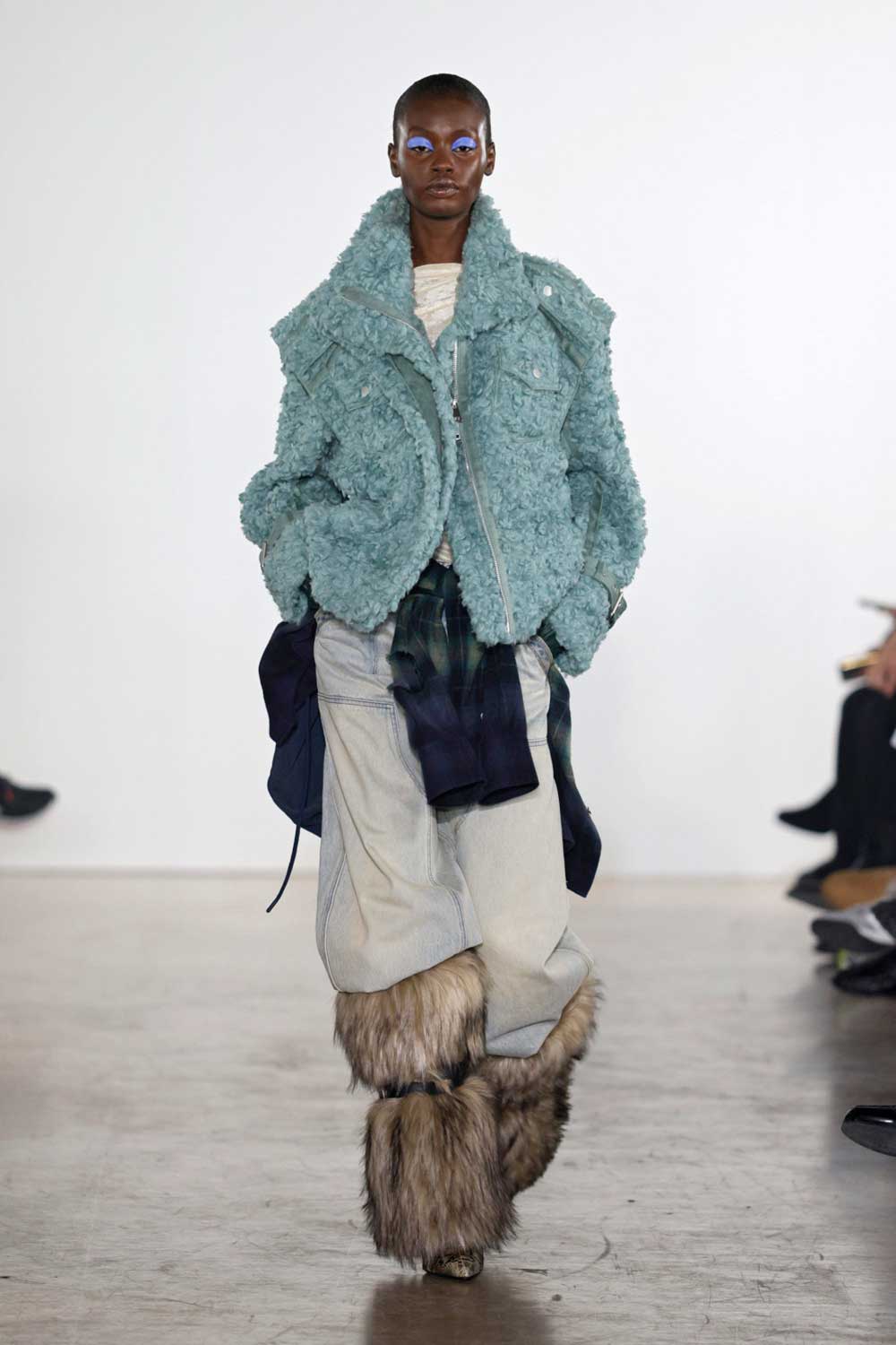 Feng Chen Wang fragmenta la sastrería masculina clásica