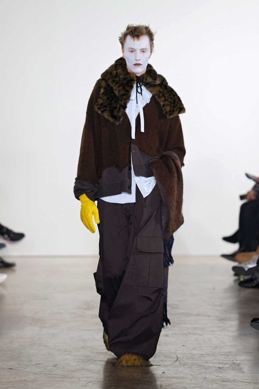 Feng Chen Wang fragmenta la sastrería masculina clásica