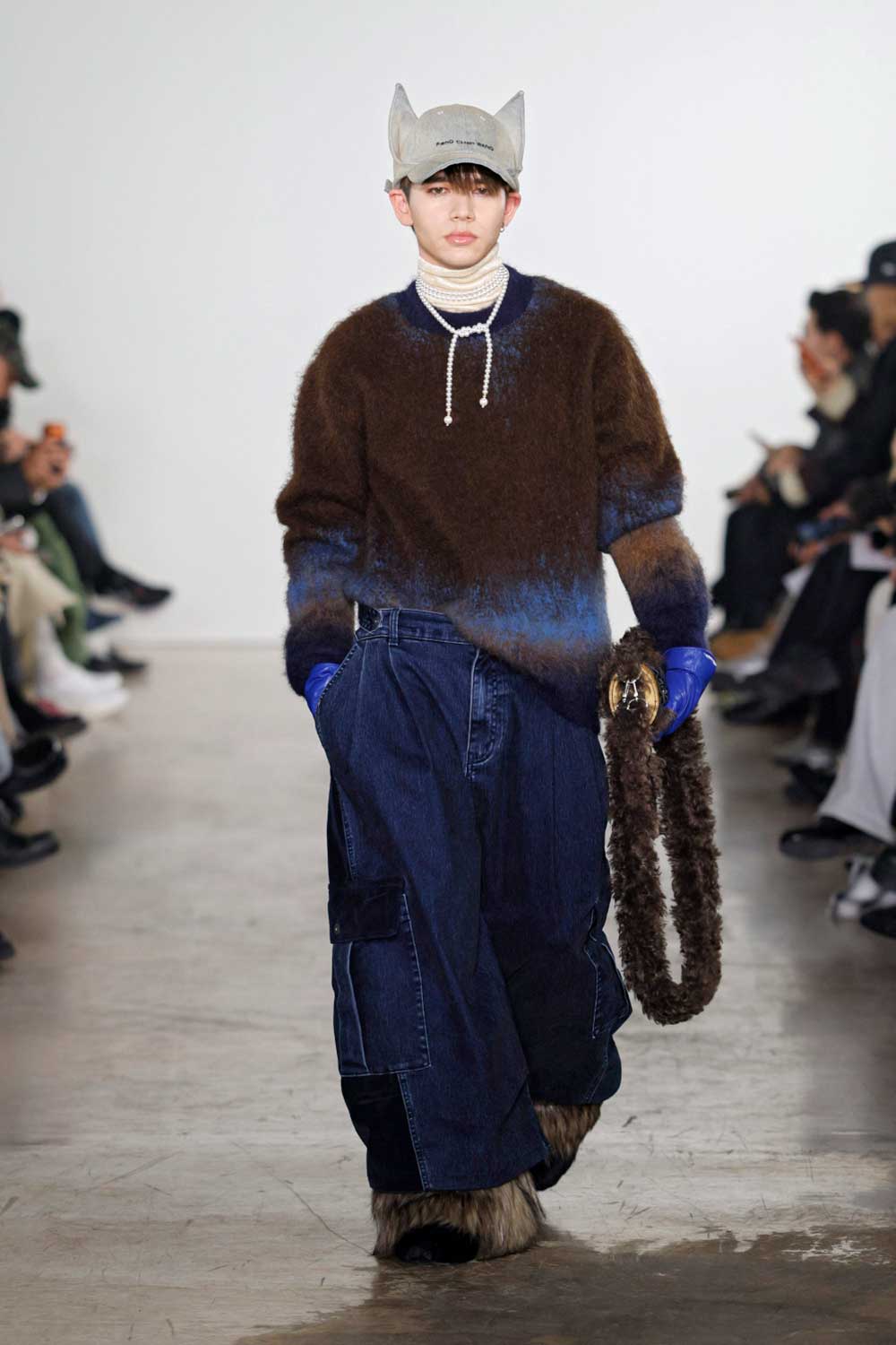 Feng Chen Wang fragmenta la sastrería masculina clásica