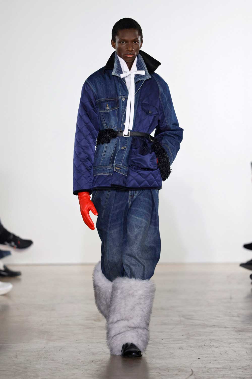 Feng Chen Wang fragmenta la sastrería masculina clásica