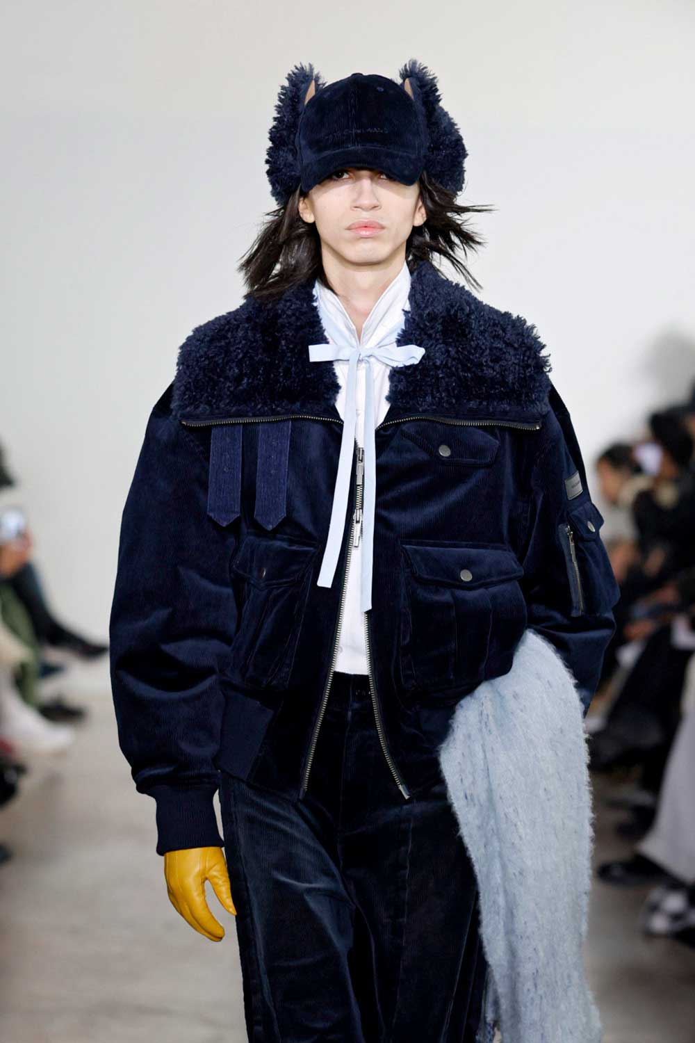 Feng Chen Wang fragmenta la sastrería masculina clásica