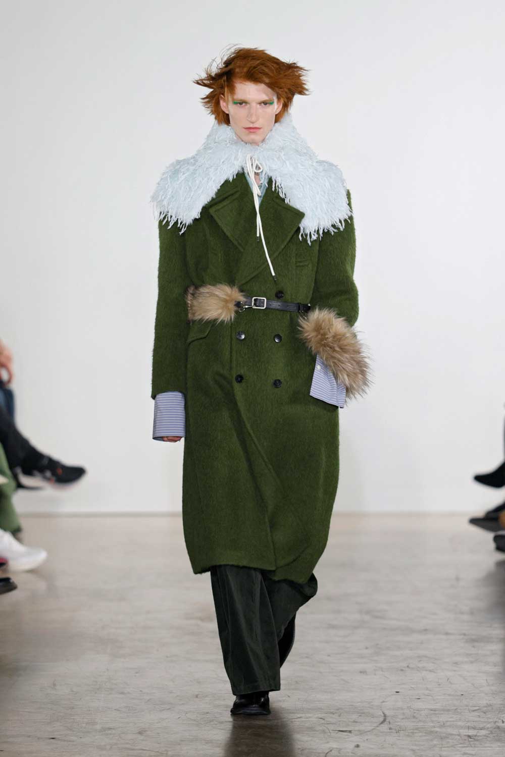 Feng Chen Wang fragmenta la sastrería masculina clásica