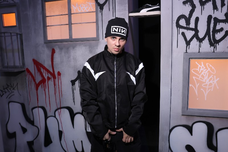 Puma monta una fiesta en París con la viral Suede como VIP