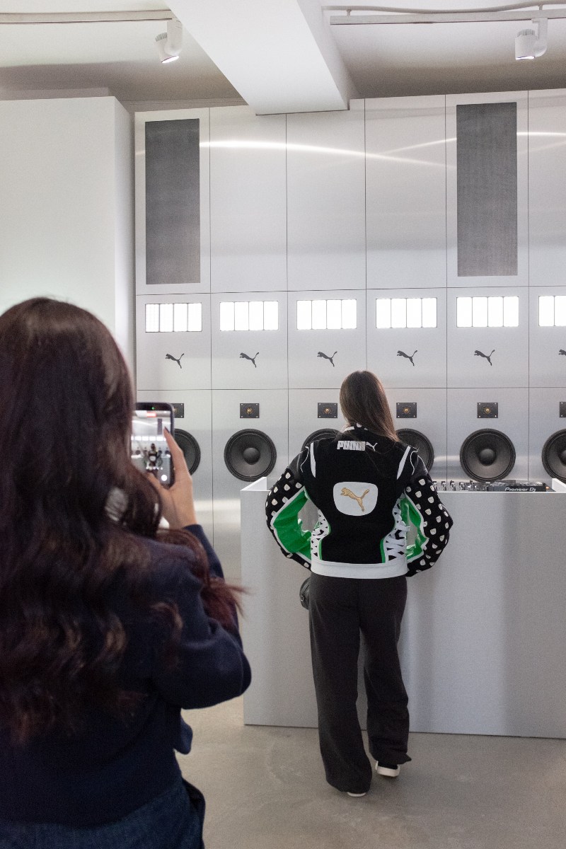 Puma monta una fiesta en París con la viral Suede como VIP