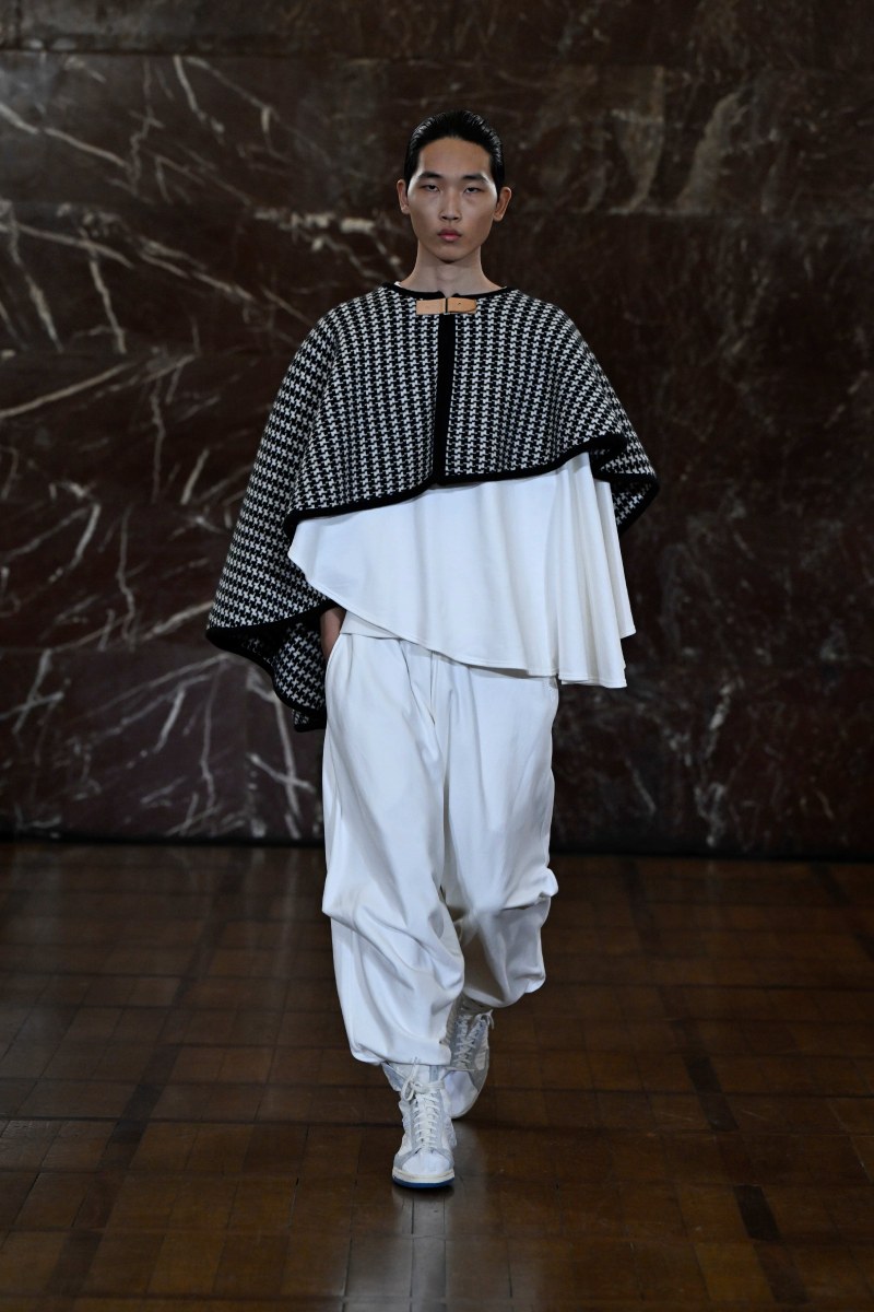 Hed Mayner reescribe lo clásico para fw26 en Pitti Uomo 109