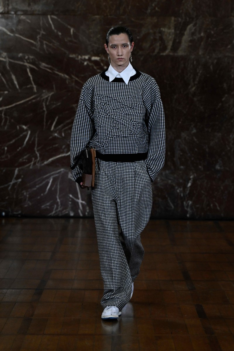 Hed Mayner reescribe lo clásico para fw26 en Pitti Uomo 109