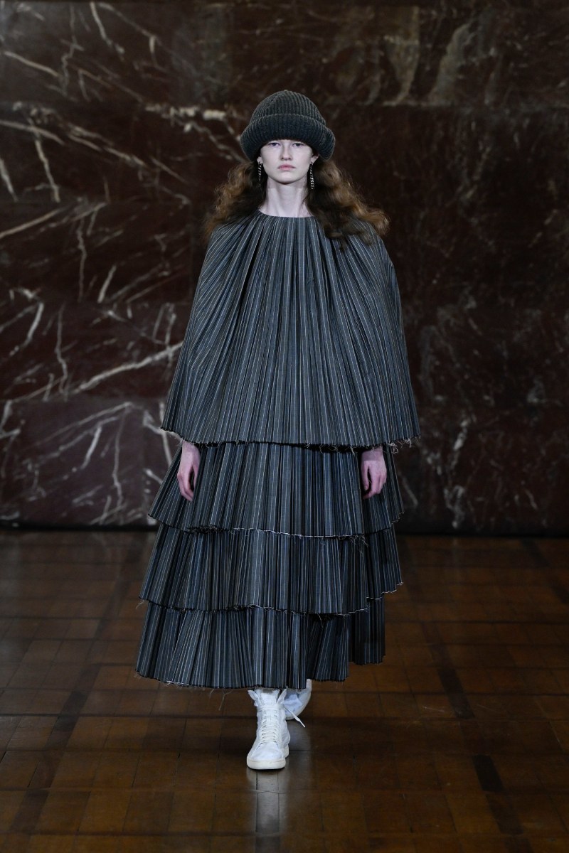 Hed Mayner reescribe lo clásico para fw26 en Pitti Uomo 109