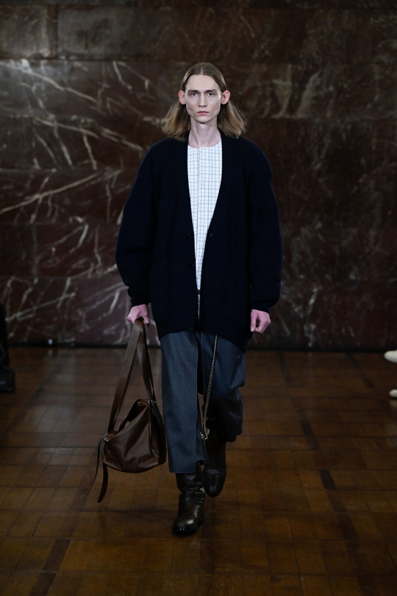 Hed Mayner reescribe lo clásico para fw26 en Pitti Uomo 109