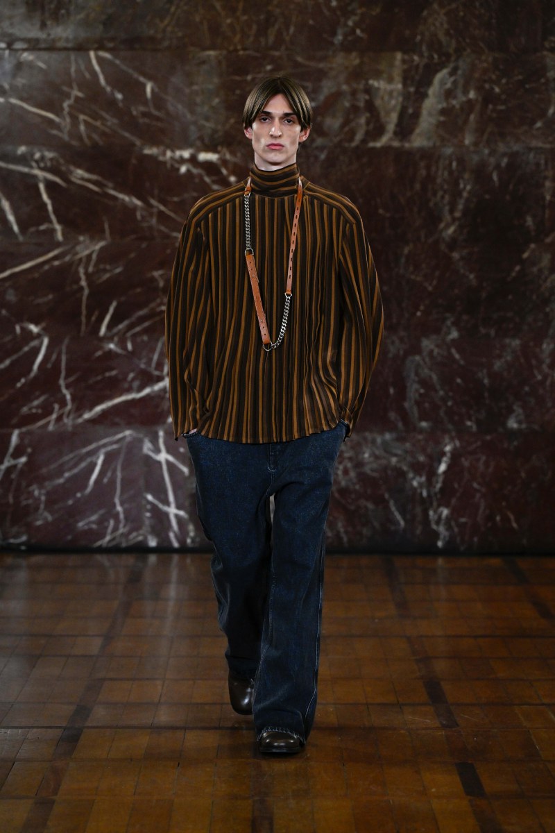 Hed Mayner reescribe lo clásico para fw26 en Pitti Uomo 109