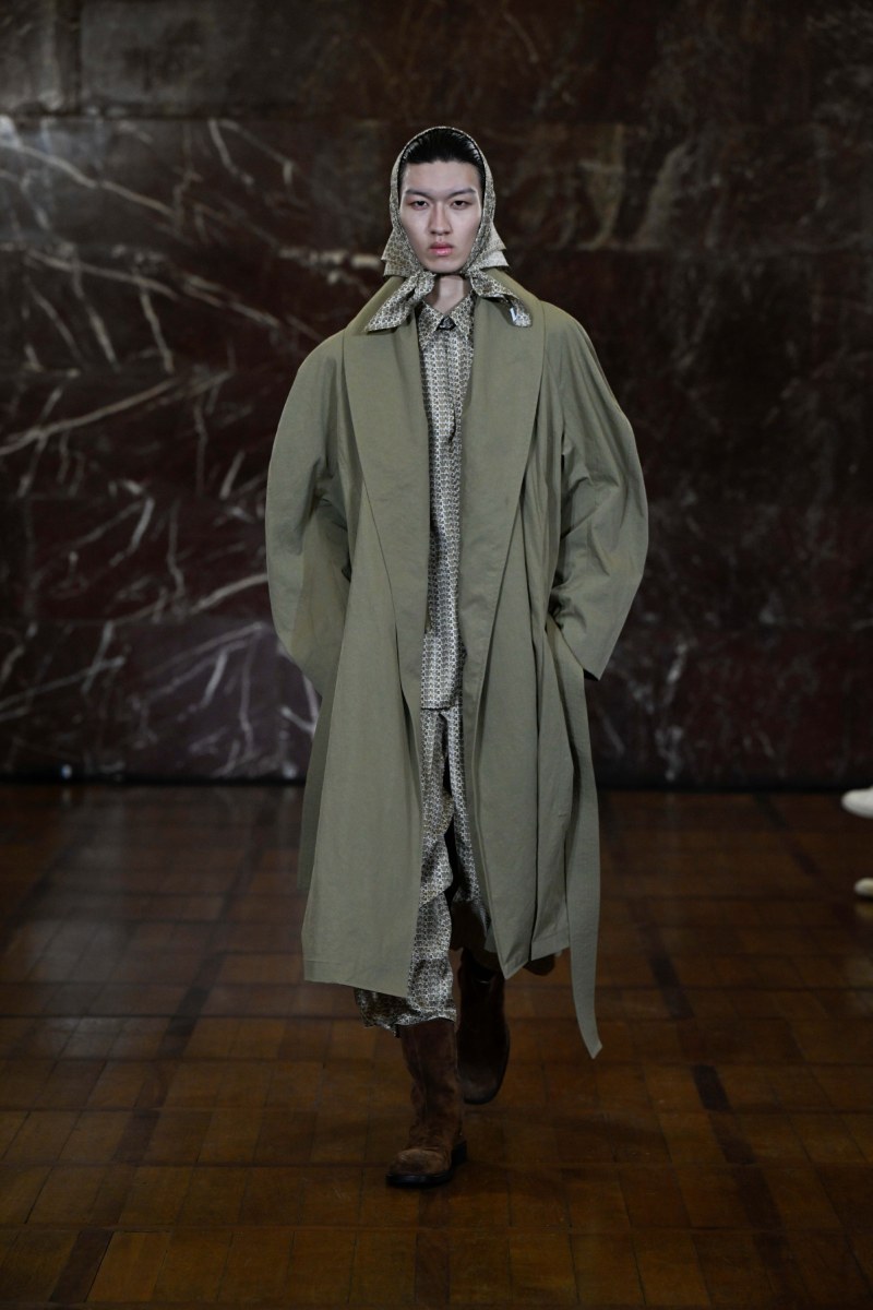 Hed Mayner reescribe lo clásico para fw26 en Pitti Uomo 109