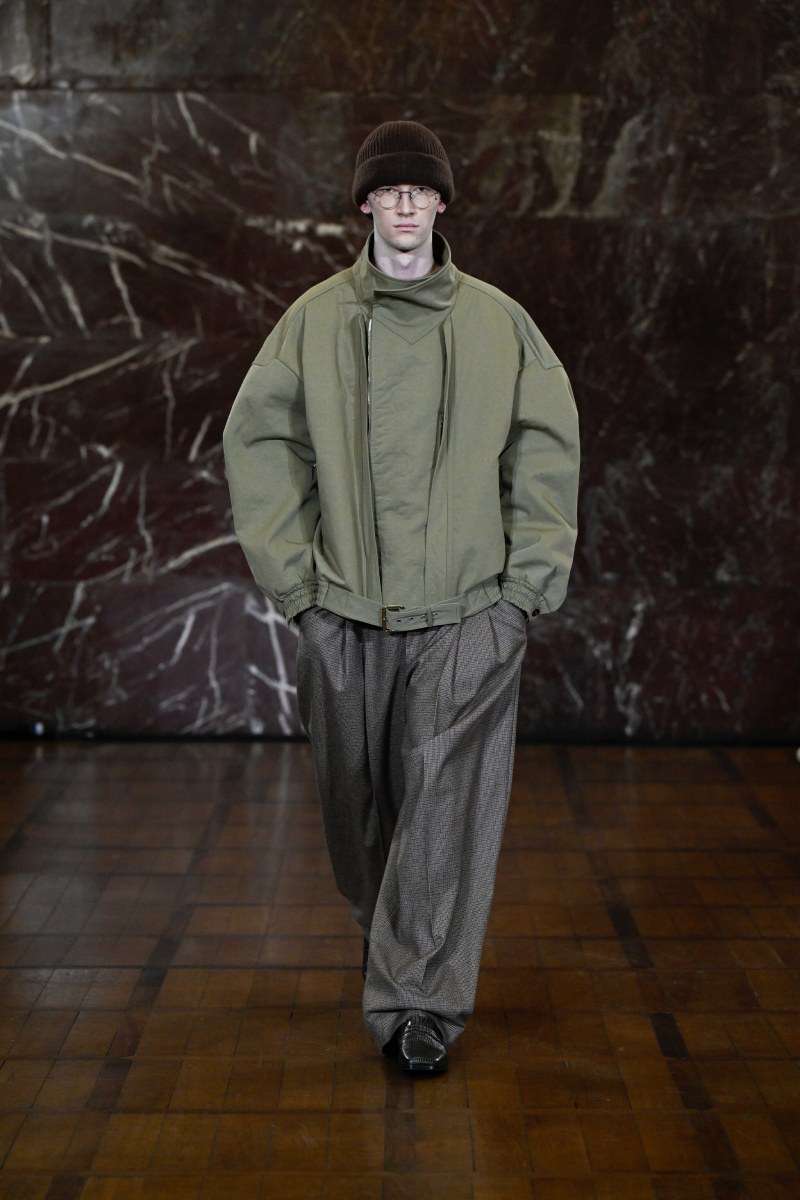 Hed Mayner reescribe lo clásico para fw26 en Pitti Uomo 109