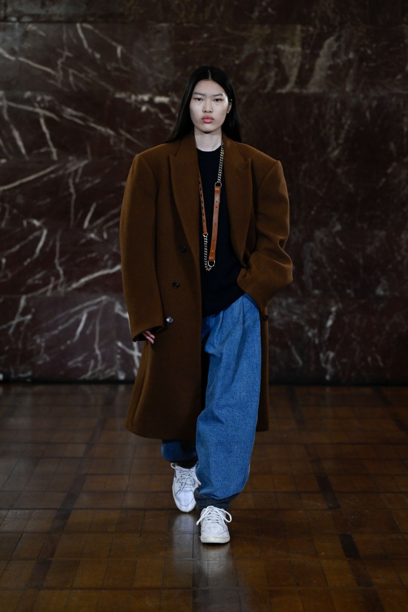 Hed Mayner reescribe lo clásico para fw26 en Pitti Uomo 109