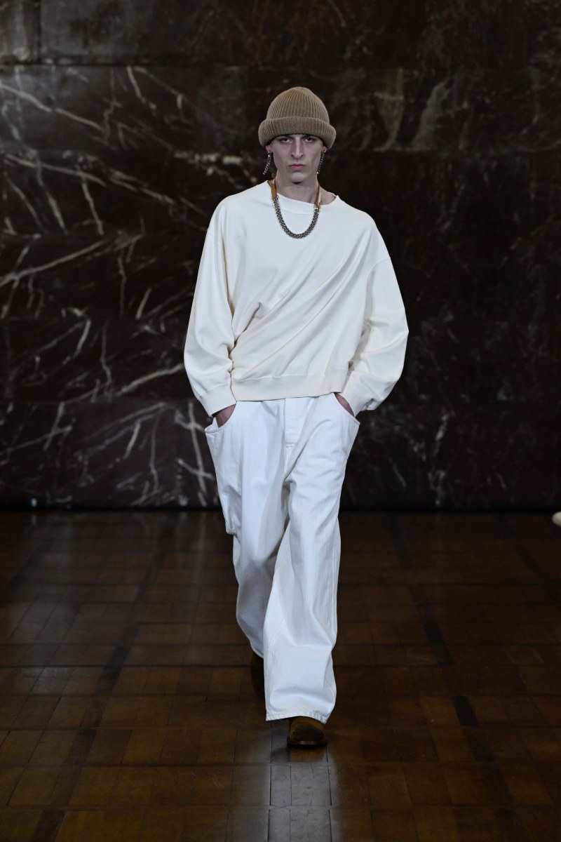 Hed Mayner reescribe lo clásico para fw26 en Pitti Uomo 109