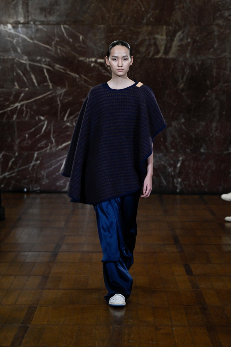 Hed Mayner reescribe lo clásico para fw26 en Pitti Uomo 109